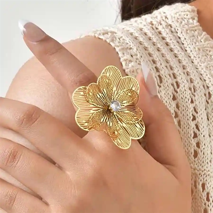 Golden Bloom   Justerbar Stor Blomsterring Med Cz Sten