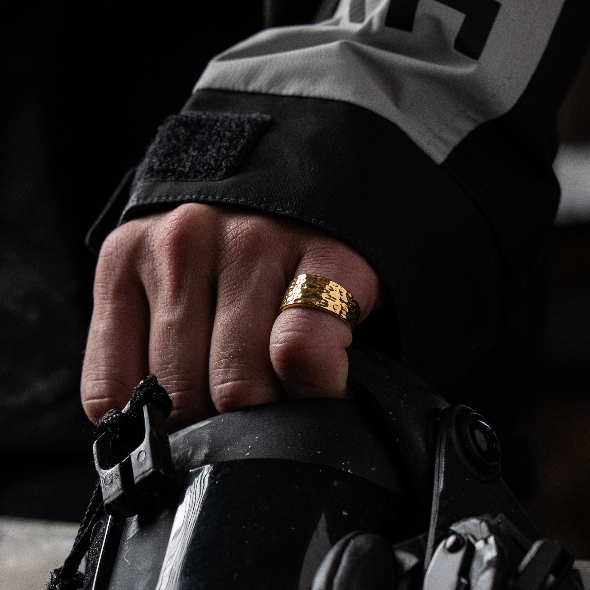 Hammered Signature Ring  Guld  Str    Herre Northern Legacy