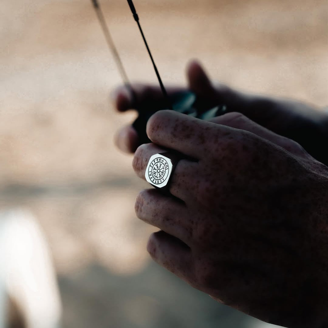 Vegvisir Oversize Signet Ring  Sølv  Str    Herre Northern Legacy