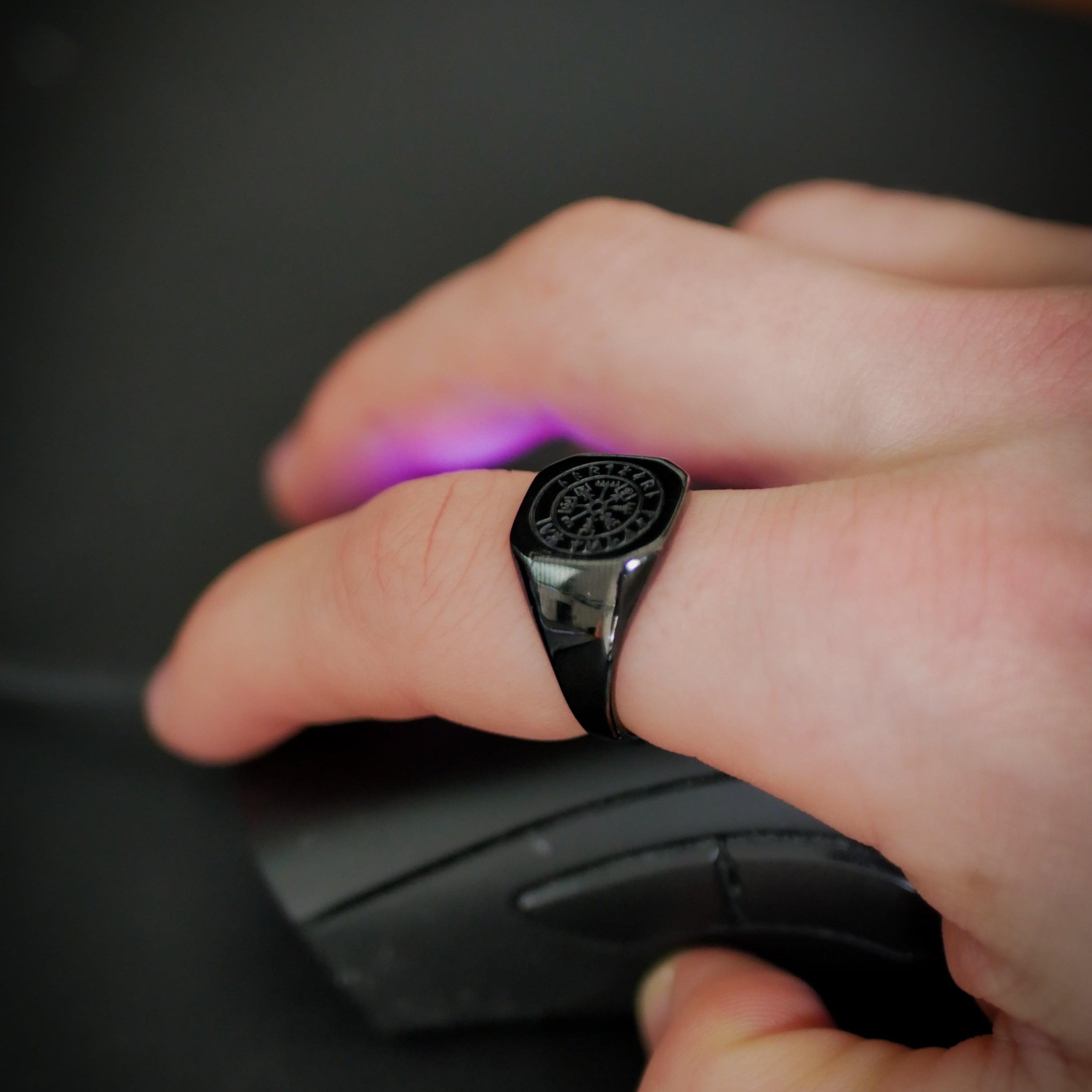 Vegvisir Signature Ring  Sort  Str    Herre Northern Legacy